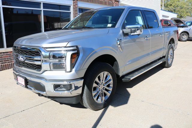 2025 Ford F-150 Lariat photo 3