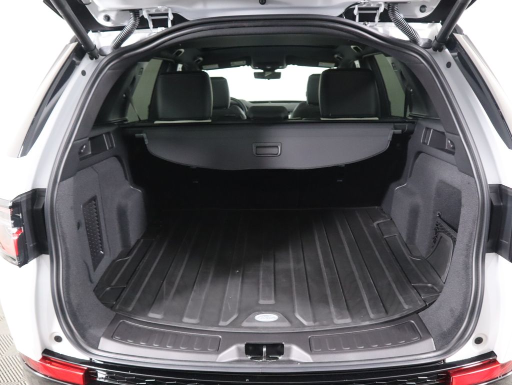 2025 Land Rover Discovery Sport SE photo 25