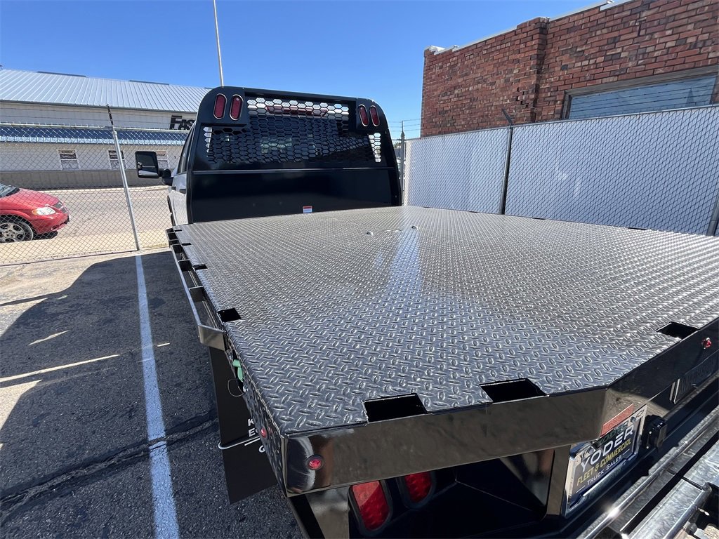 2025 Chevrolet Silverado 3500HD Work Truck photo 2
