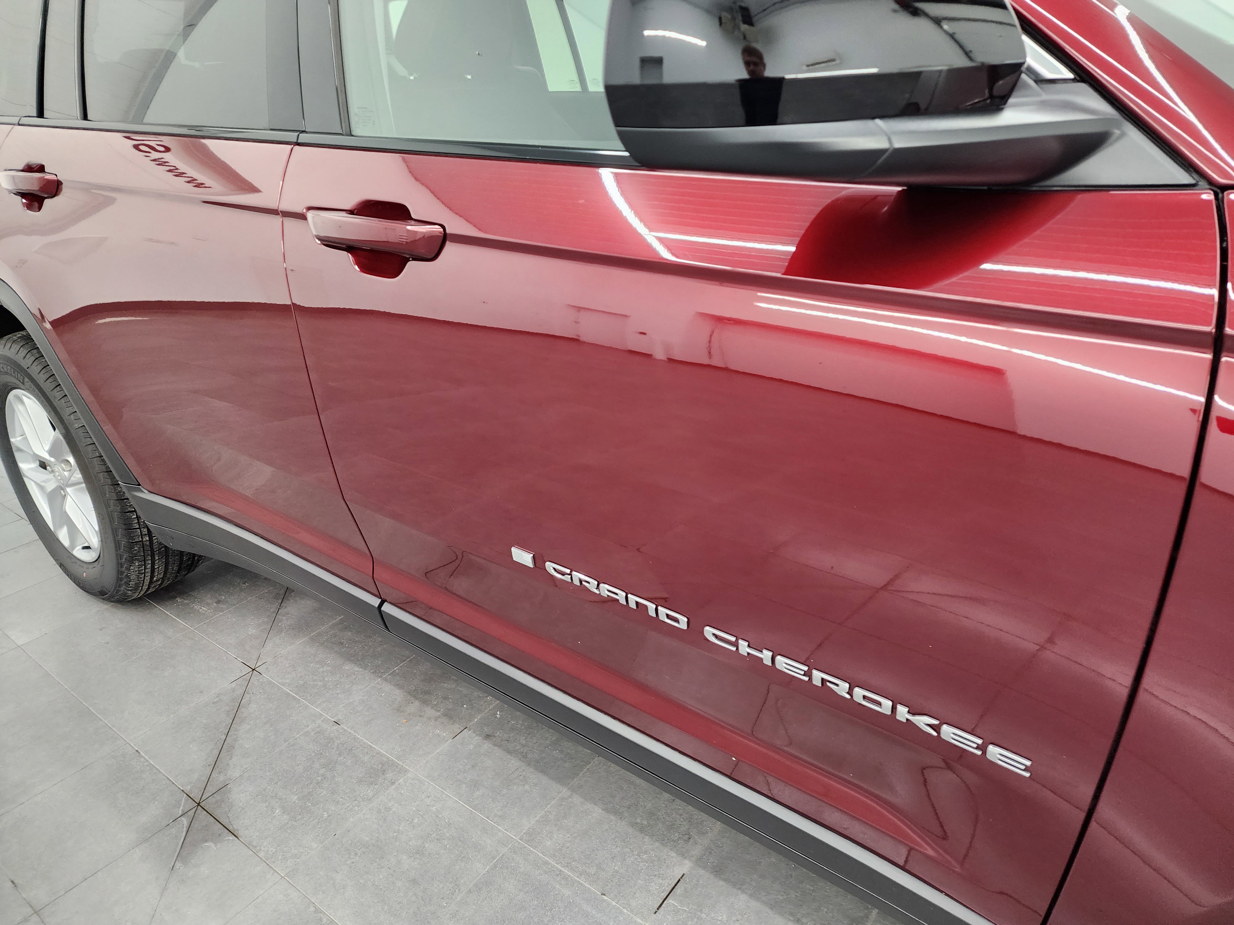 2023 Jeep Grand Cherokee Laredo photo 7