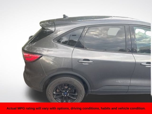 2020 Ford Escape SE Sport Hybrid photo 3