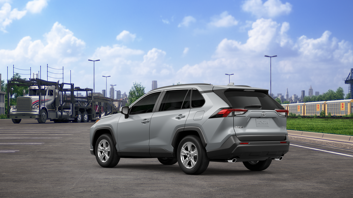 2025 Toyota RAV4 XLE photo 6