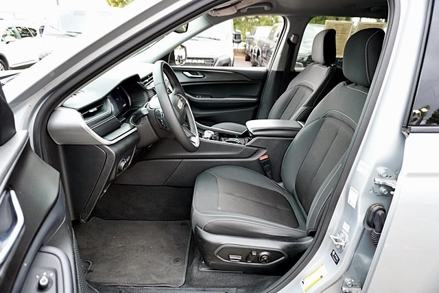 2023 Jeep Grand Cherokee Laredo photo 13