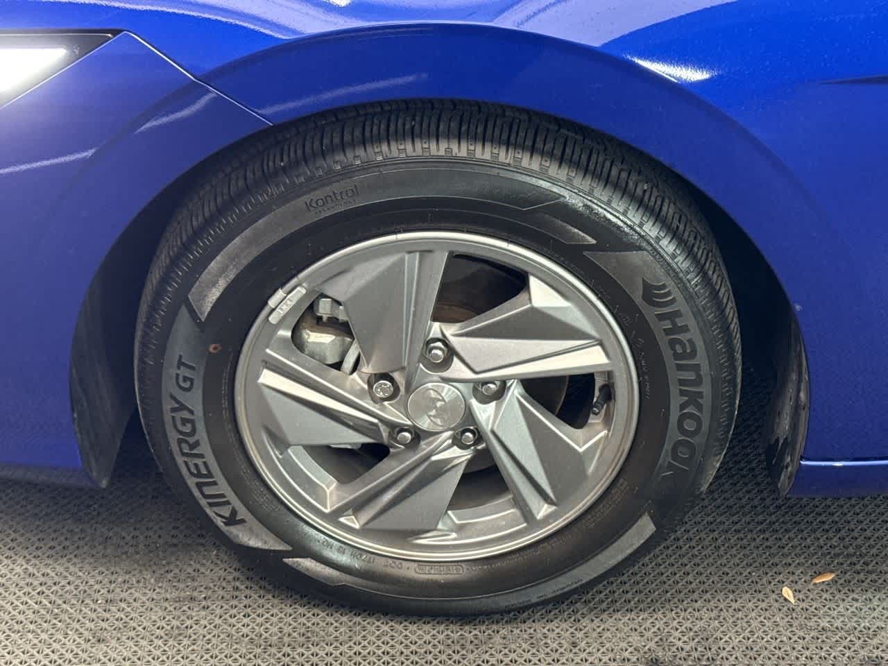 2024 Hyundai Elantra SE photo 9