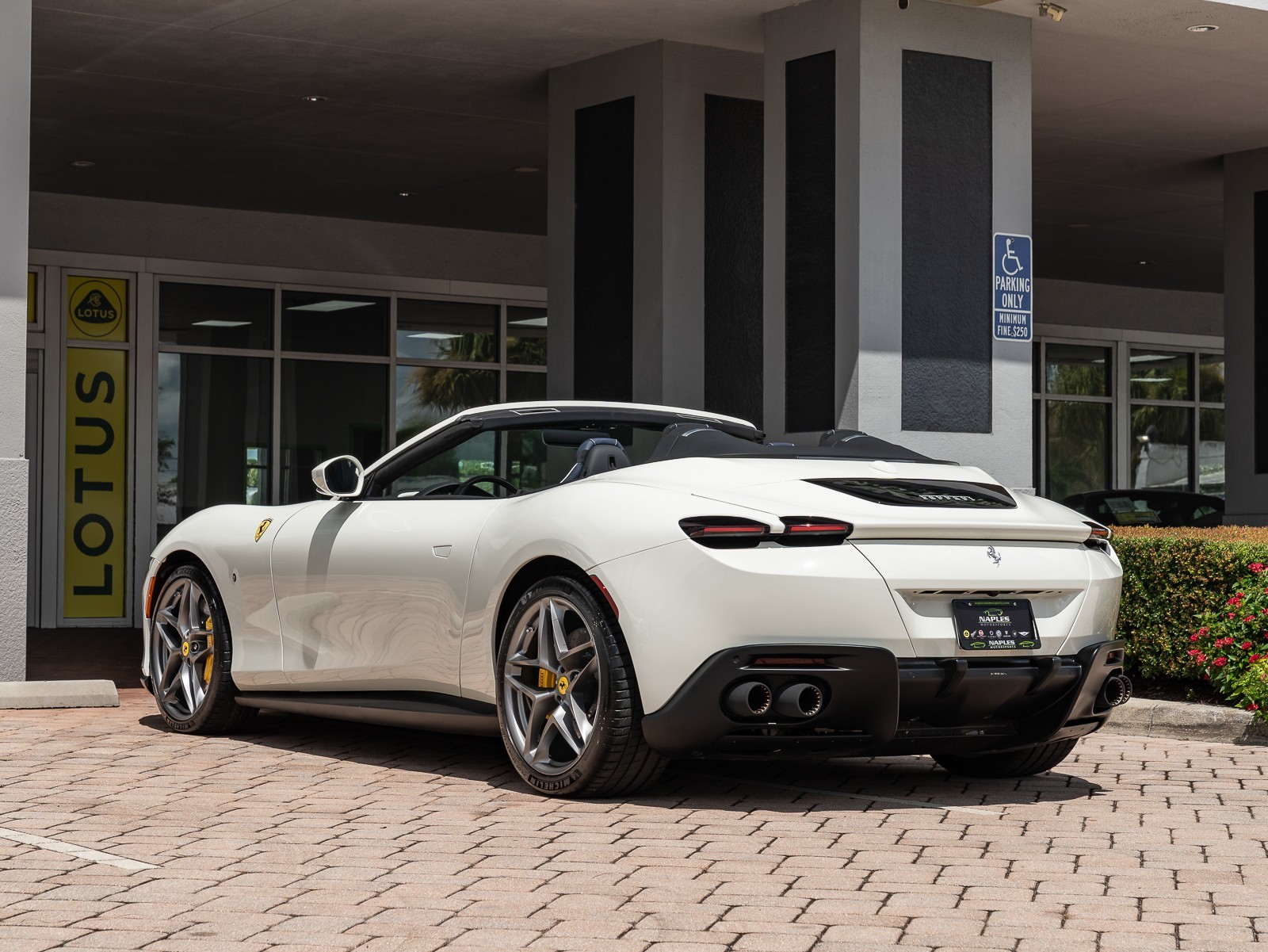 2024 Ferrari Roma Spider photo 40