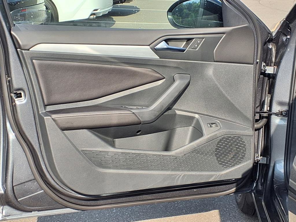 2025 Volkswagen Jetta Sport photo 4