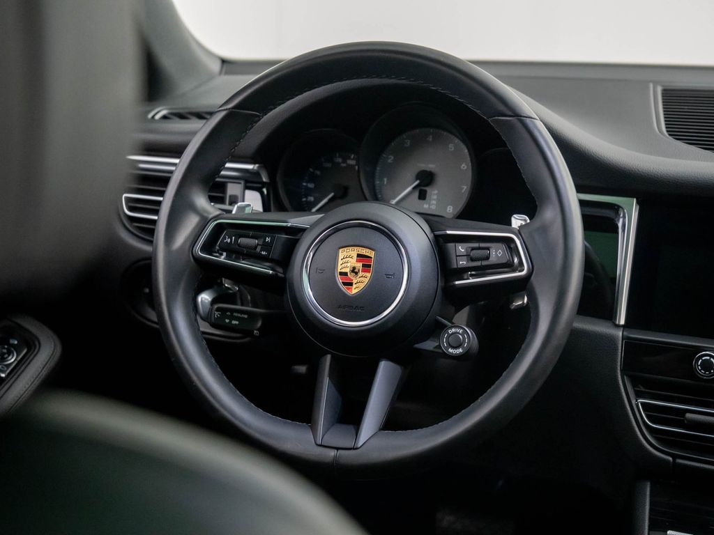 2022 Porsche Macan S photo 9