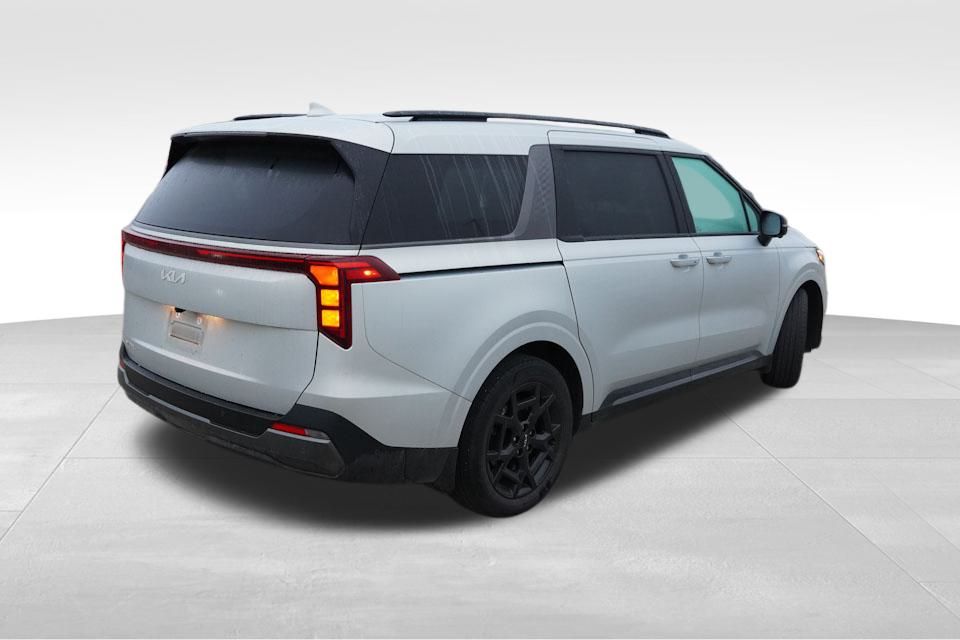 2025 Kia Carnival SX photo 3