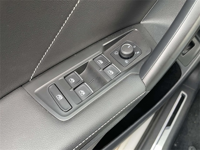 2022 Volkswagen Tiguan SEL Premium R-Line photo 27