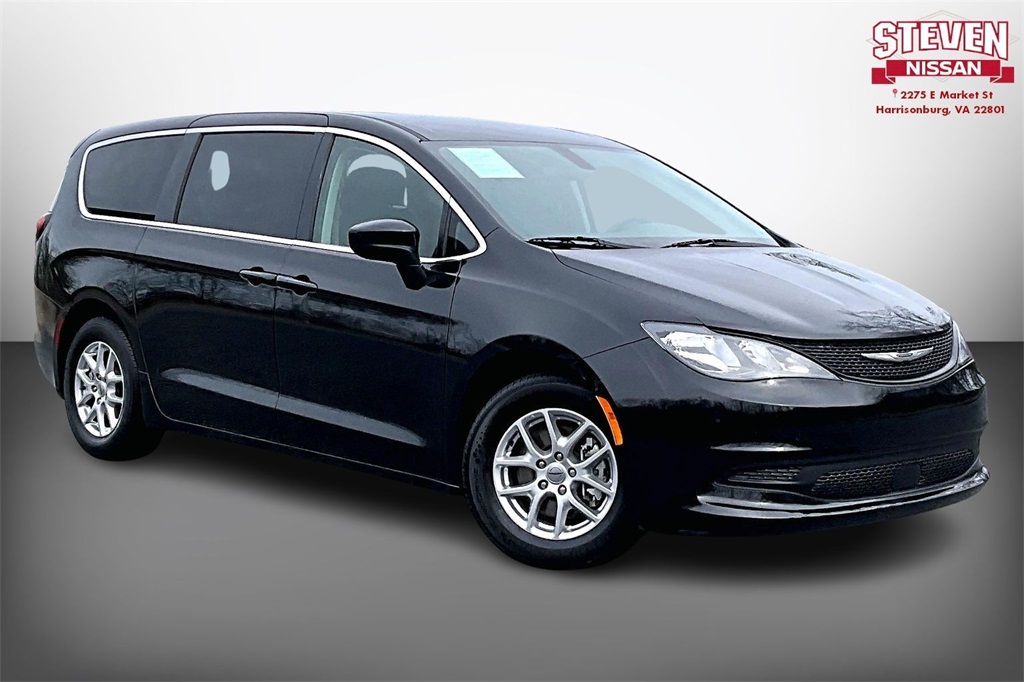 Pre-Owned 2022 Chrysler Voyager LX FWD 4D Passenger Van's photo