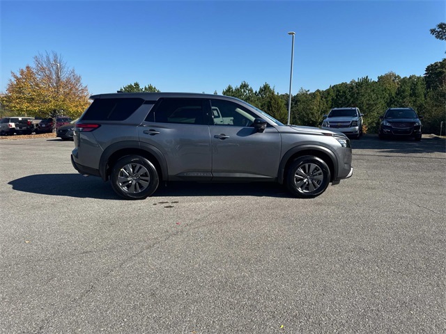 2025 Nissan Pathfinder S photo 3