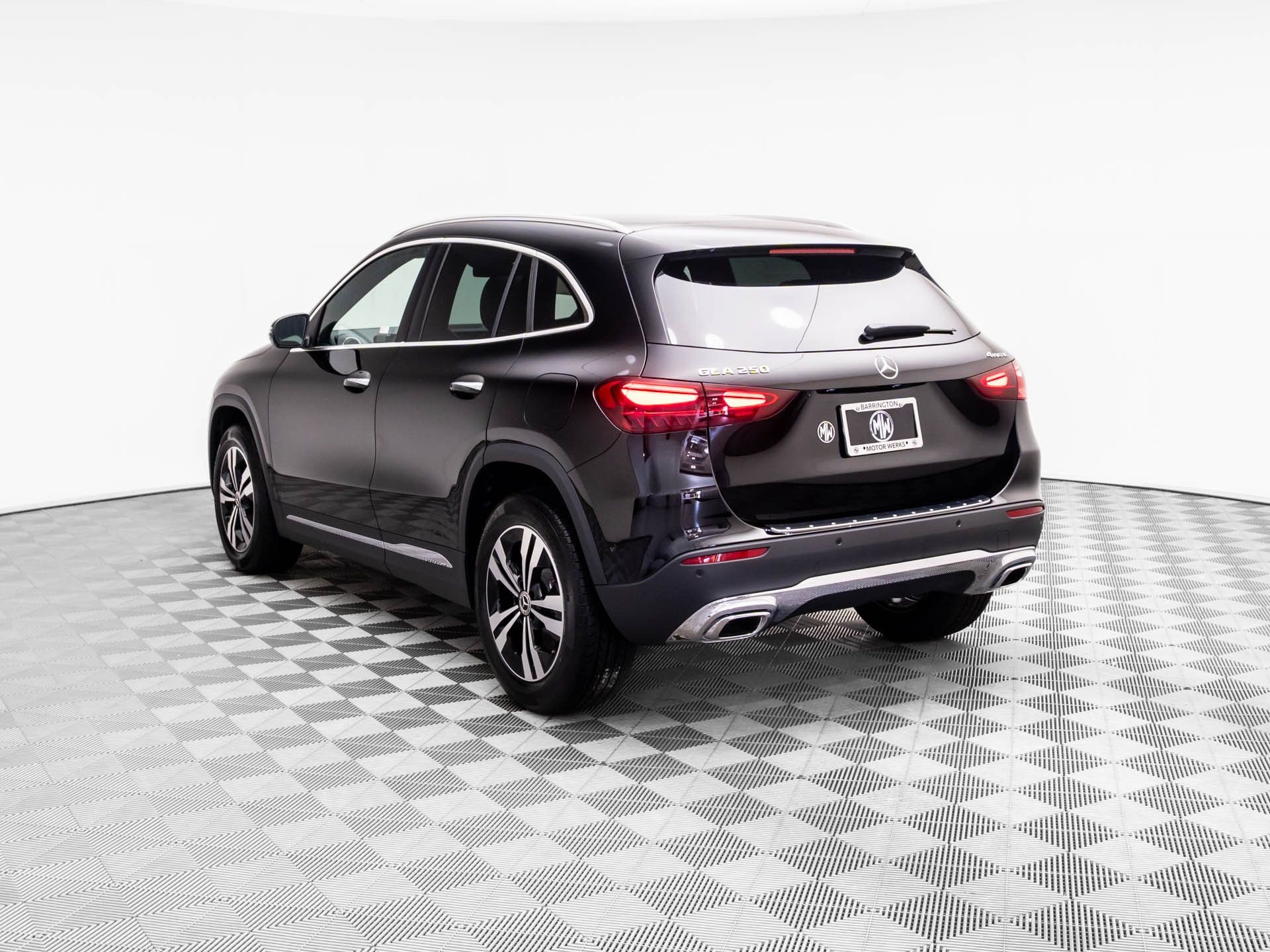 2026 Mercedes Benz GLA 250 4MATIC photo 3