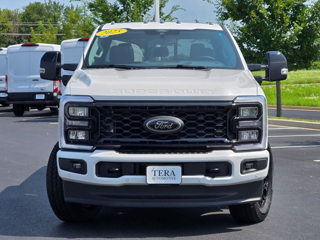 2025 Ford F-350 Lariat photo 2