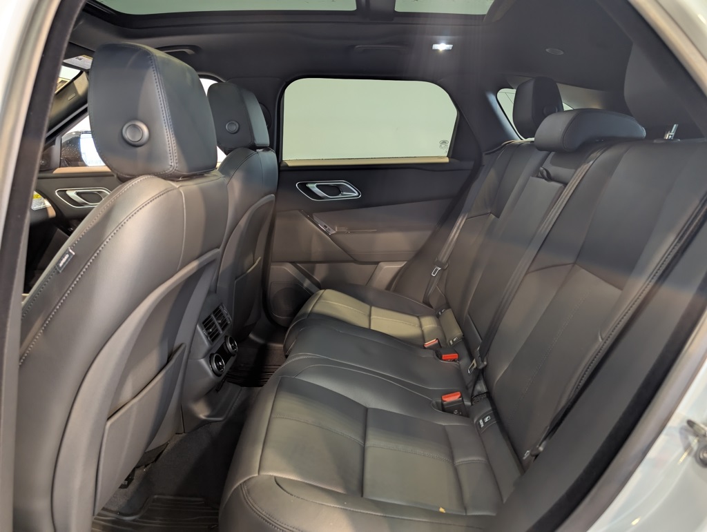 2026 Land Rover Range Rover Velar SE photo 18