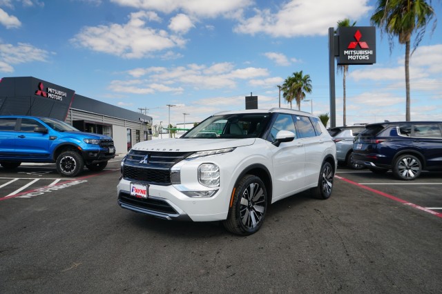 2025 Mitsubishi Outlander SEL's photo