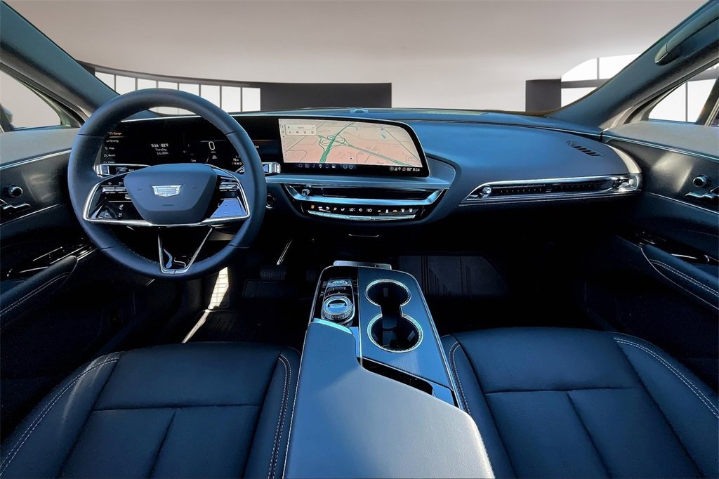 2025 Cadillac Lyriq Luxury photo 4