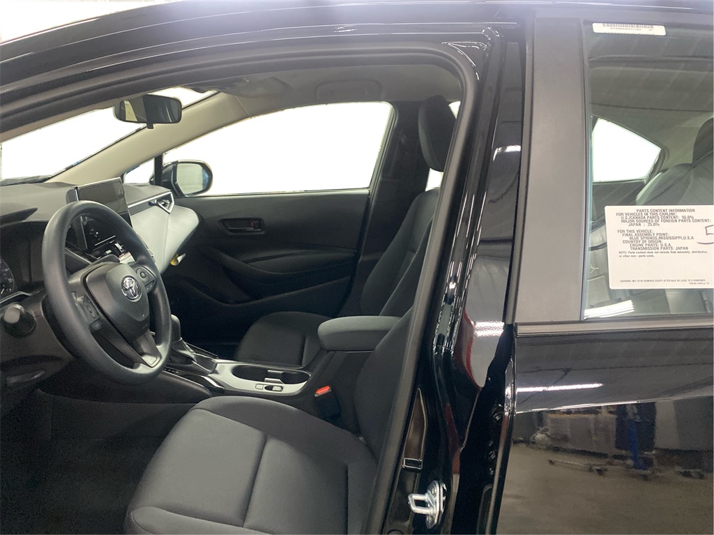 2025 Toyota Corolla LE photo 18