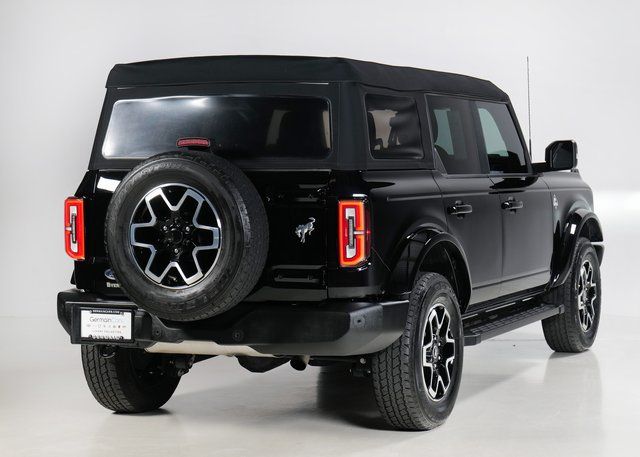 2023 Ford Bronco Outer Banks photo 2
