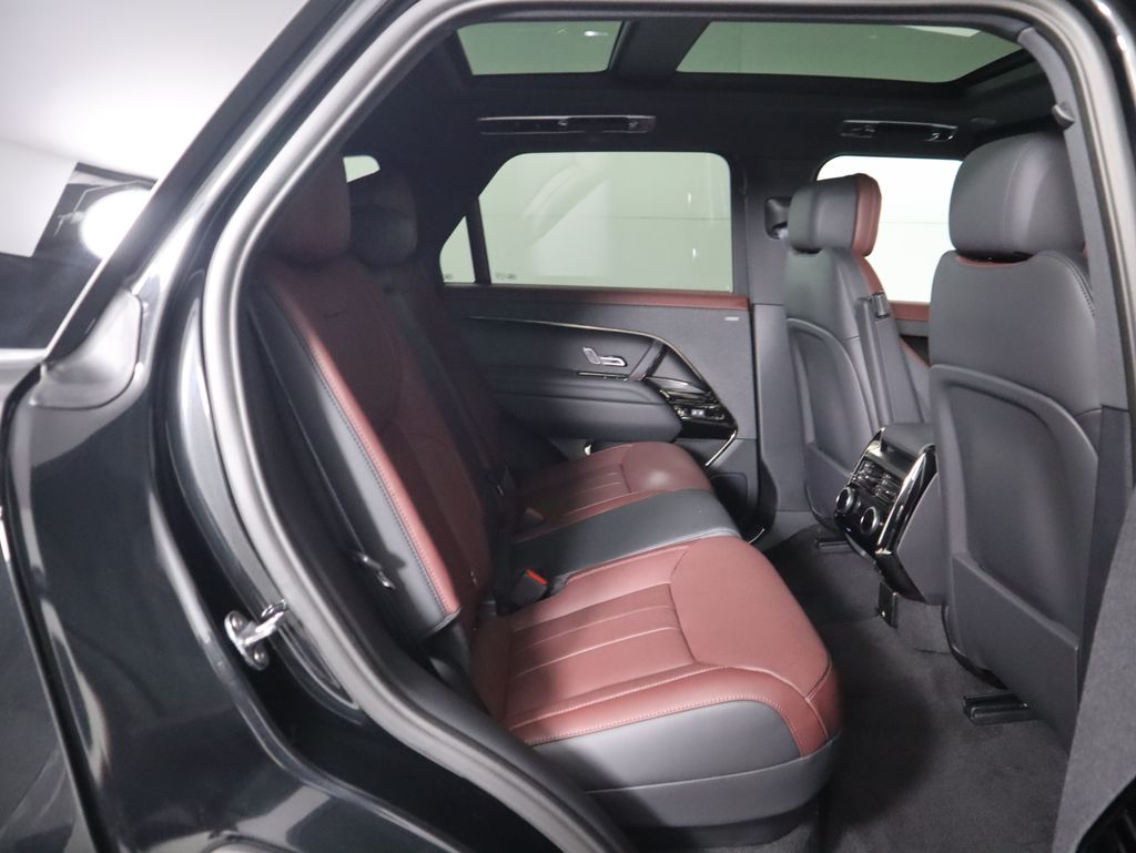 2025 Land Rover Range Rover Sport SE photo 18