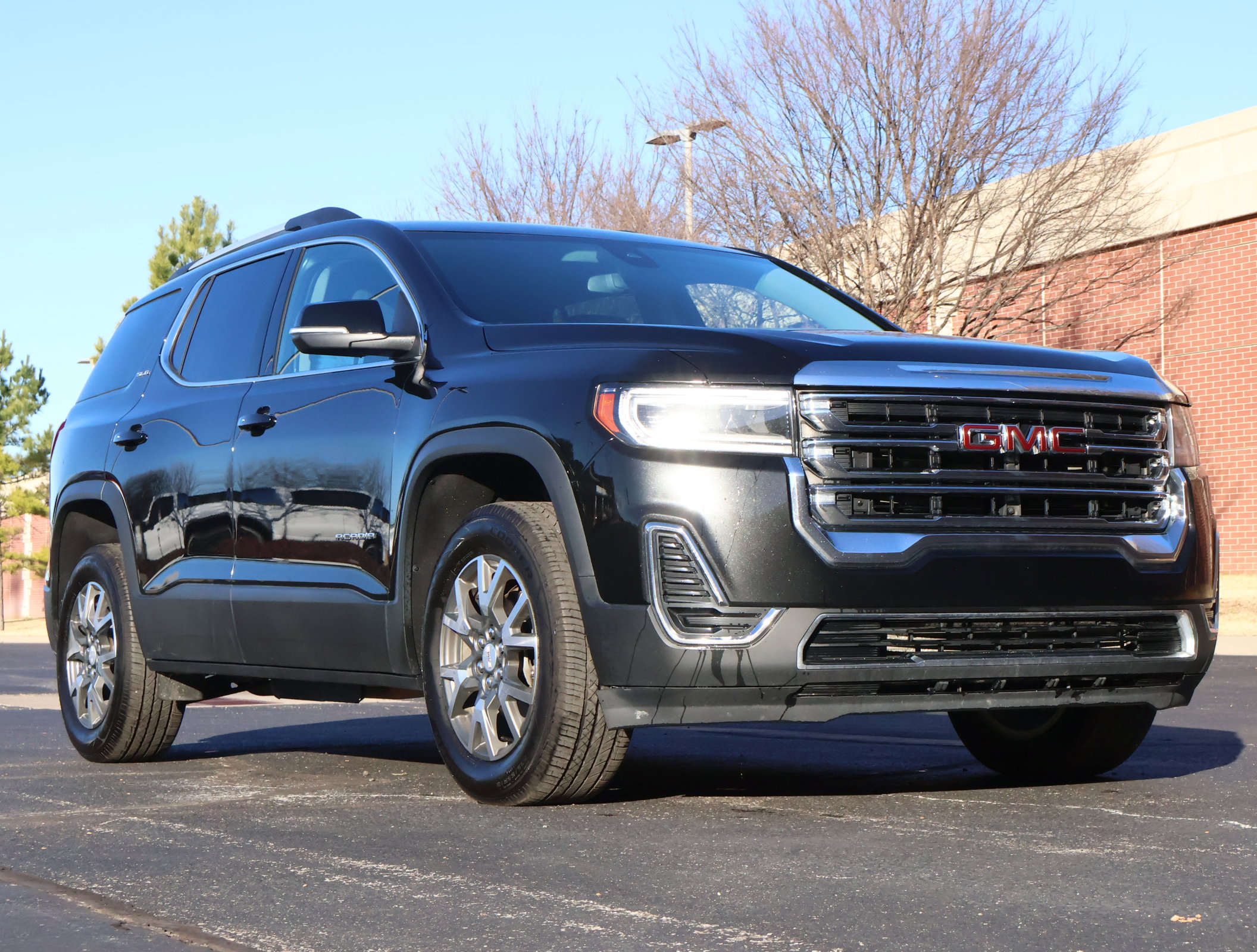 2023 GMC Acadia SL's photo
