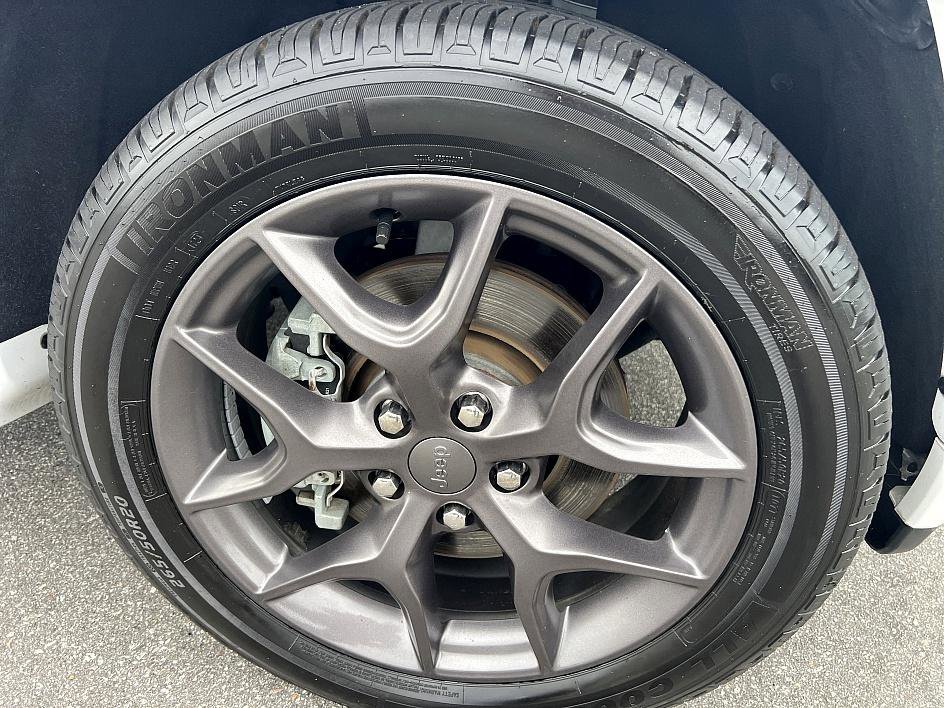 2021 Jeep Grand Cherokee Anniversary Edition photo 11