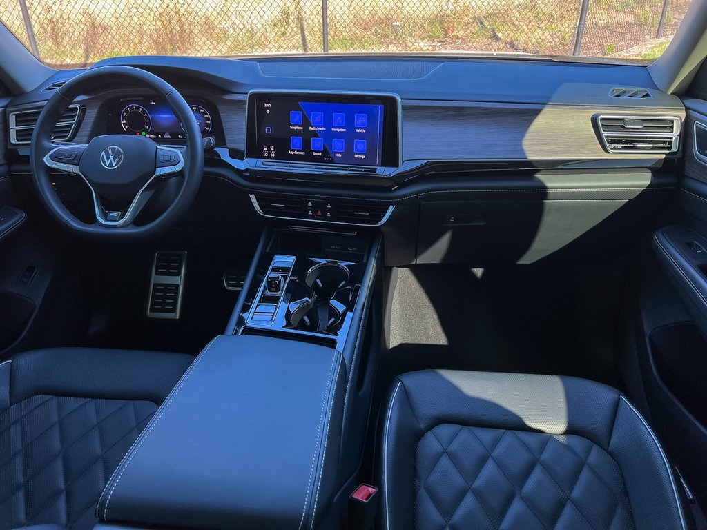 2025 Volkswagen Atlas SEL Premium R-Line photo 3