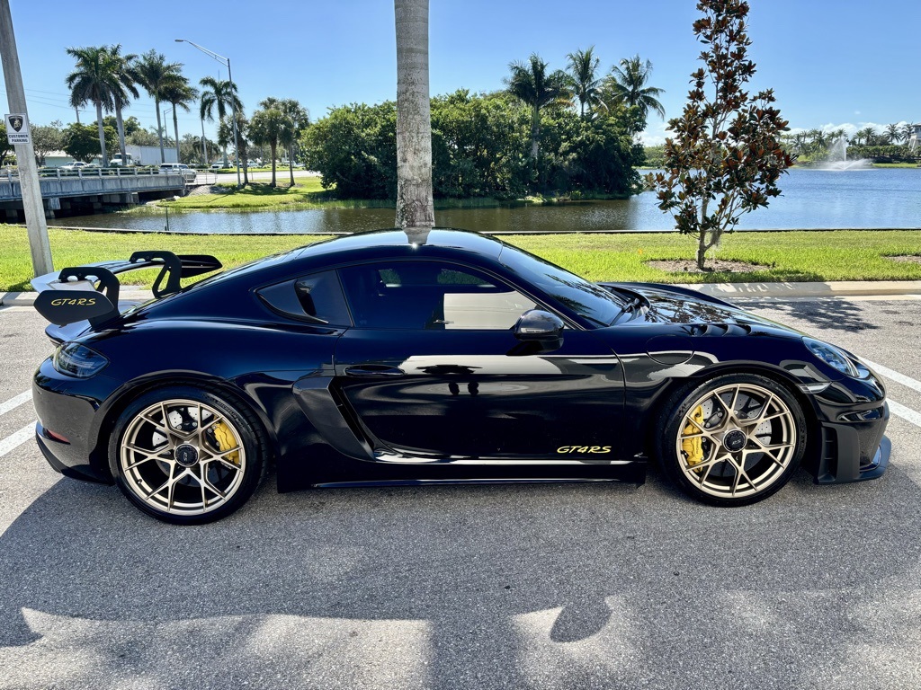 2025 Porsche Cayman GT4 RS photo 2