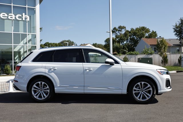 2025 Audi Q7 55 Premium Plus photo 4