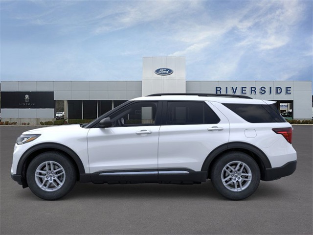 2025 Ford Explorer photo 3