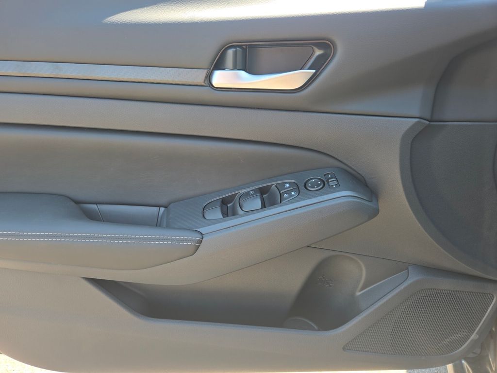 2025 Nissan Altima SV Special Edition photo 9