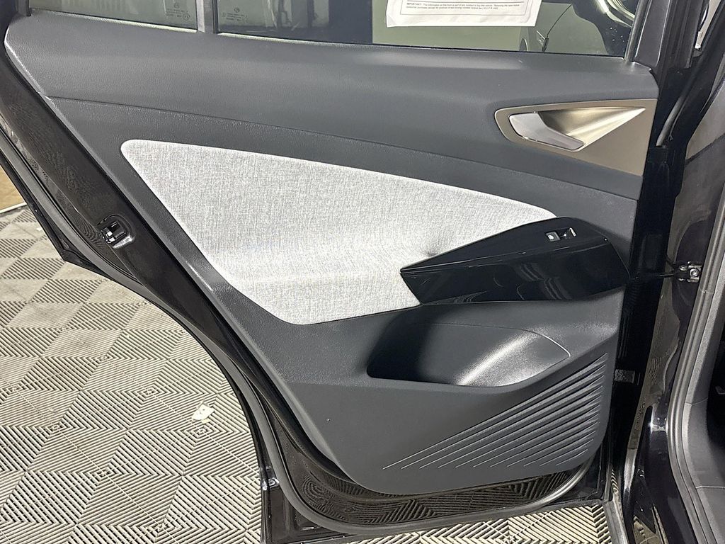 2023 Volkswagen ID.4 Pro photo 17