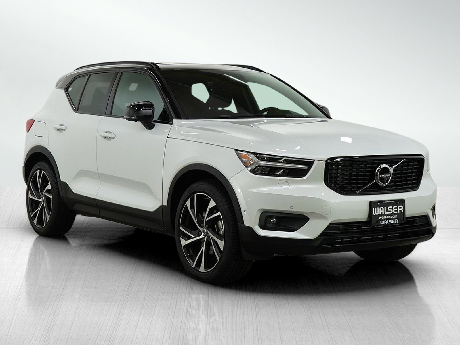 2019 Volvo XC40 R-Design photo 6