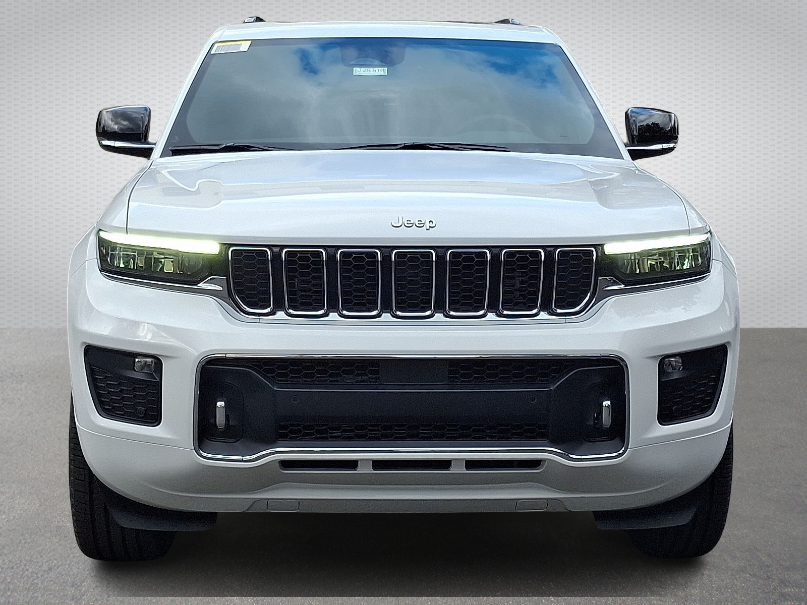 2025 Jeep Grand Cherokee Overland photo 2