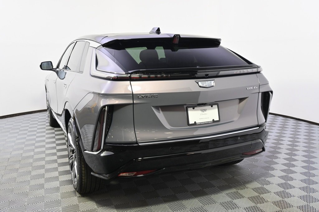 2025 Cadillac Lyriq Luxury photo 3
