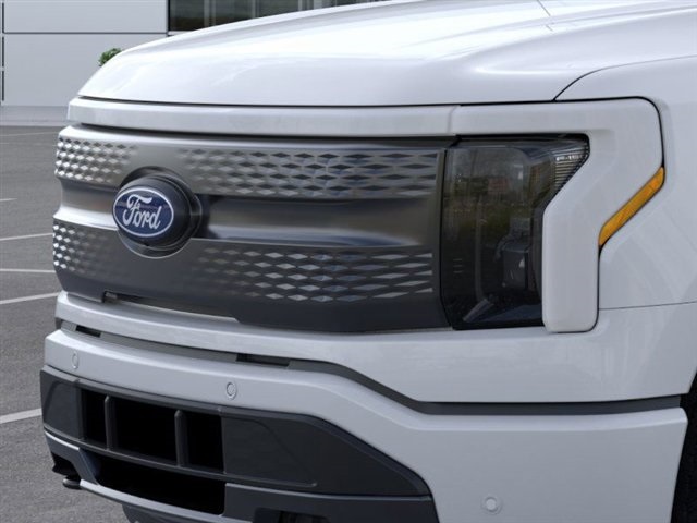 2025 Ford F-150 Lightning photo 16