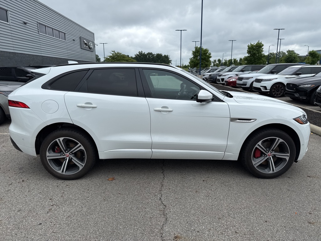 2017 Jaguar F-PACE S photo 4