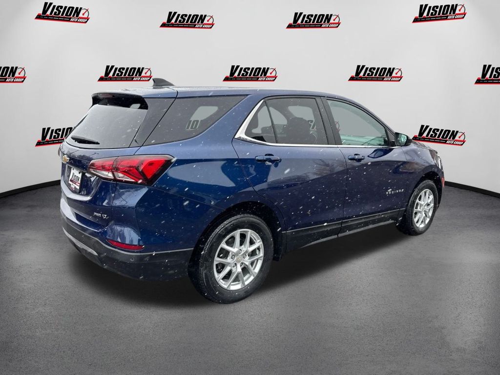 2022 Chevrolet Equinox LT photo 3