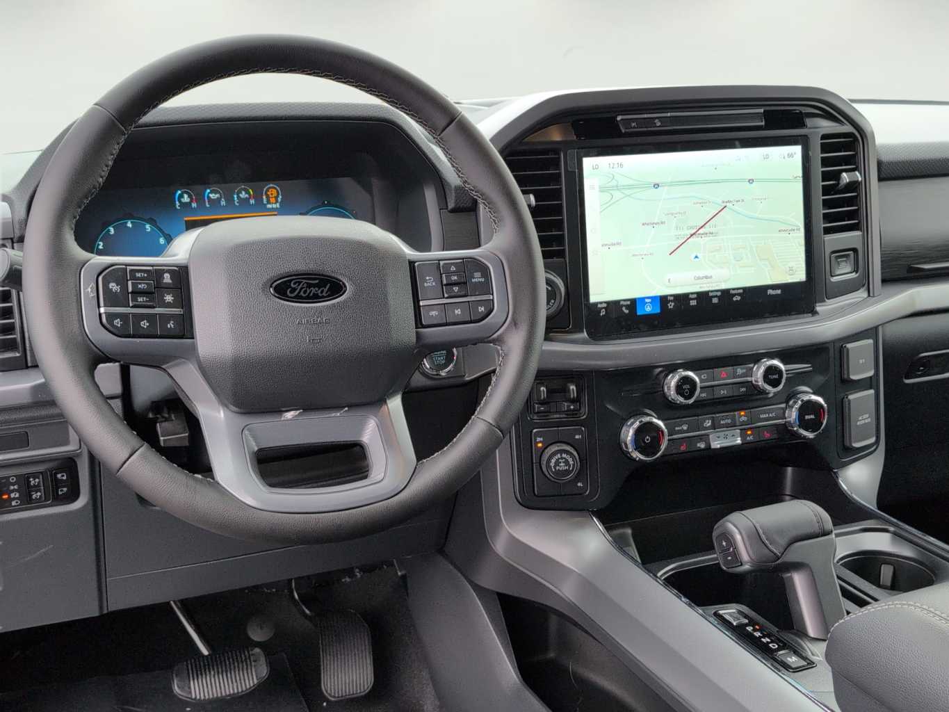 2025 Ford F-150 XLT photo 4
