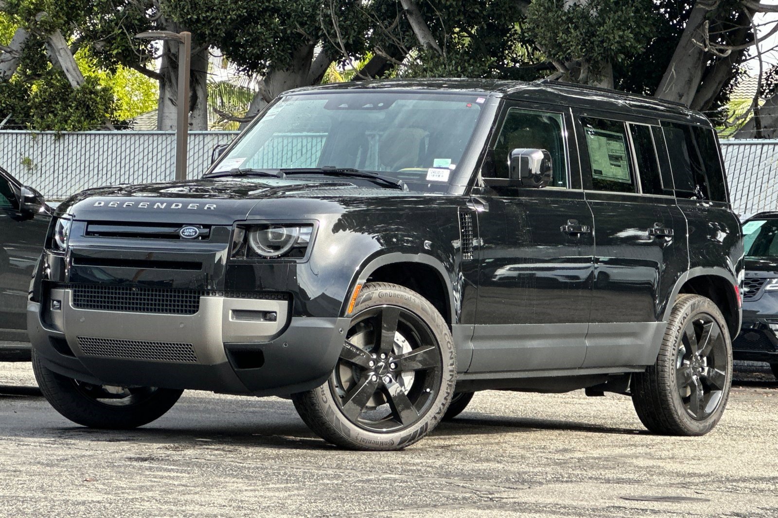 2026 Land Rover Defender S's photo