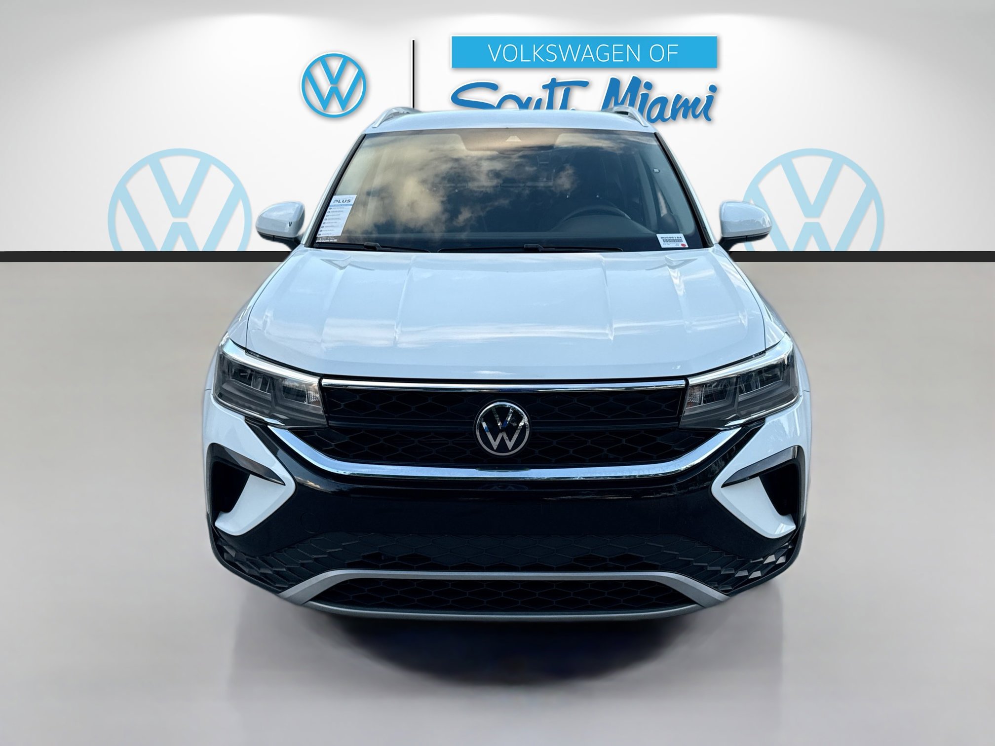 2022 Volkswagen Taos SE photo 2