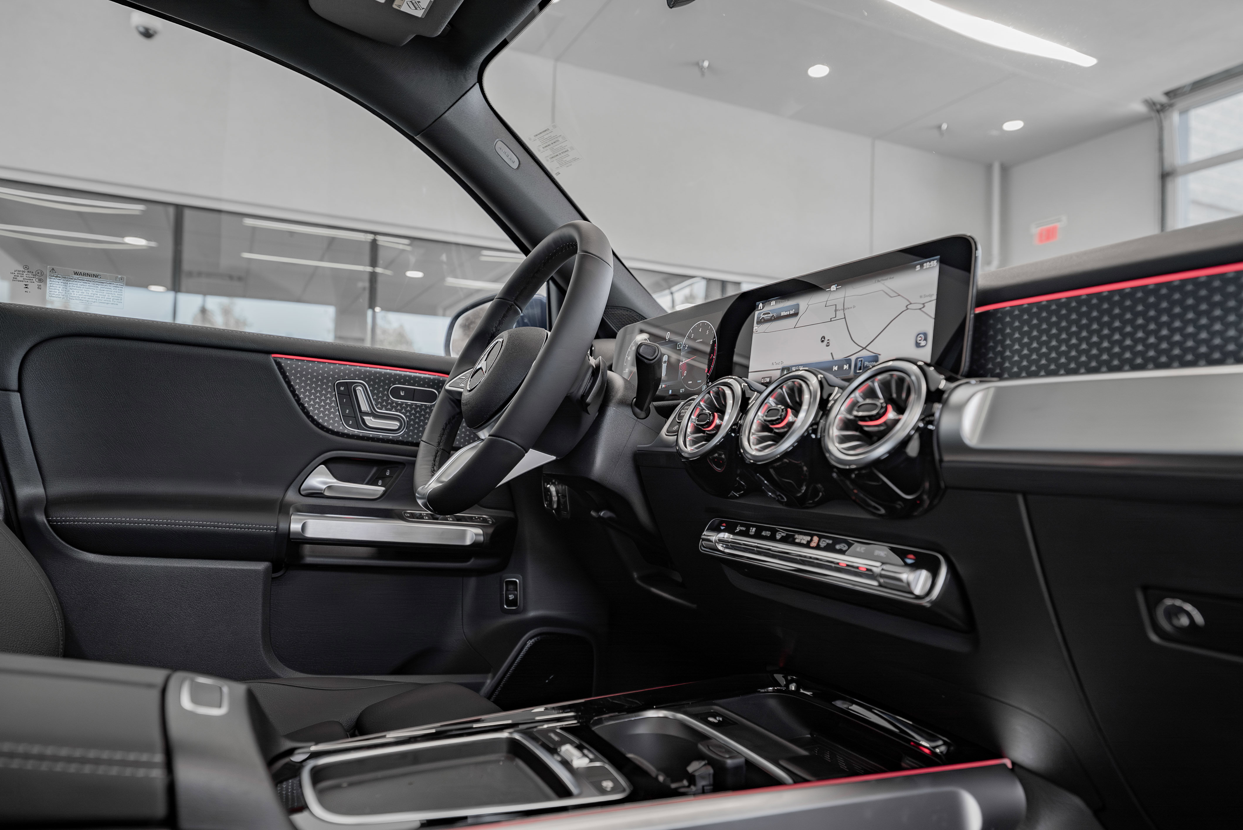 2025 Mercedes Benz GLB 250 photo 5