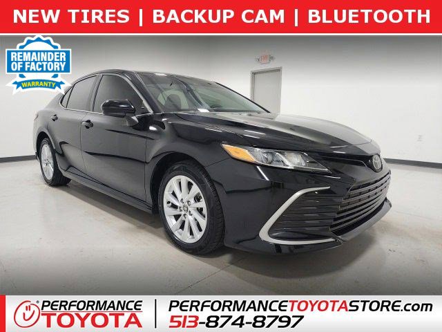 2023 Toyota Camry LE's photo