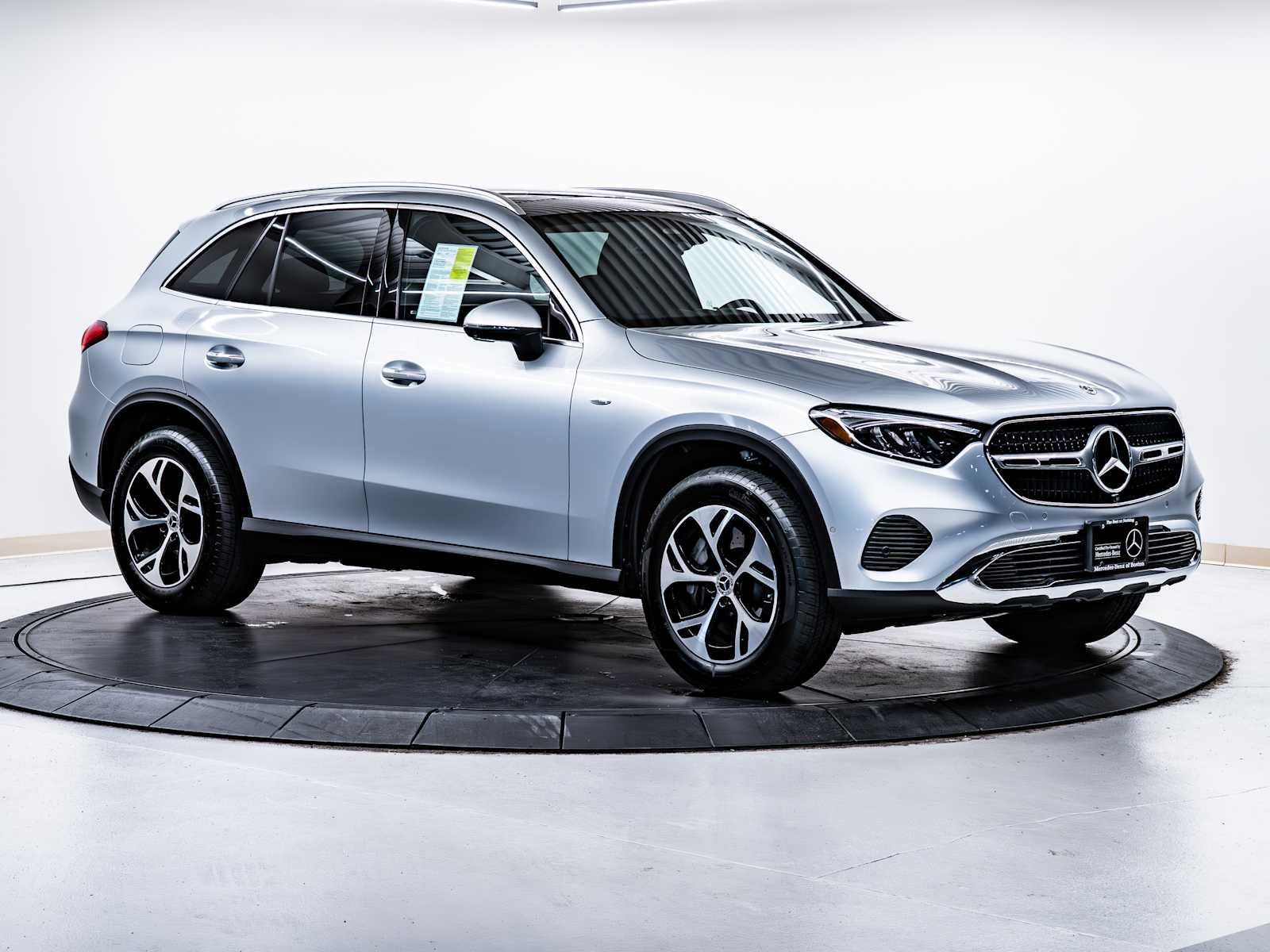 2025 Mercedes-Benz GLC Base's photo
