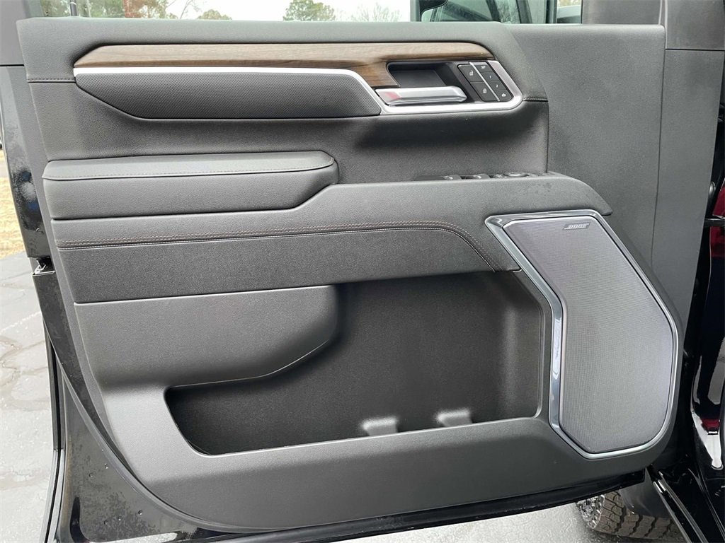 2025 Chevrolet Silverado 2500HD High Country photo 14
