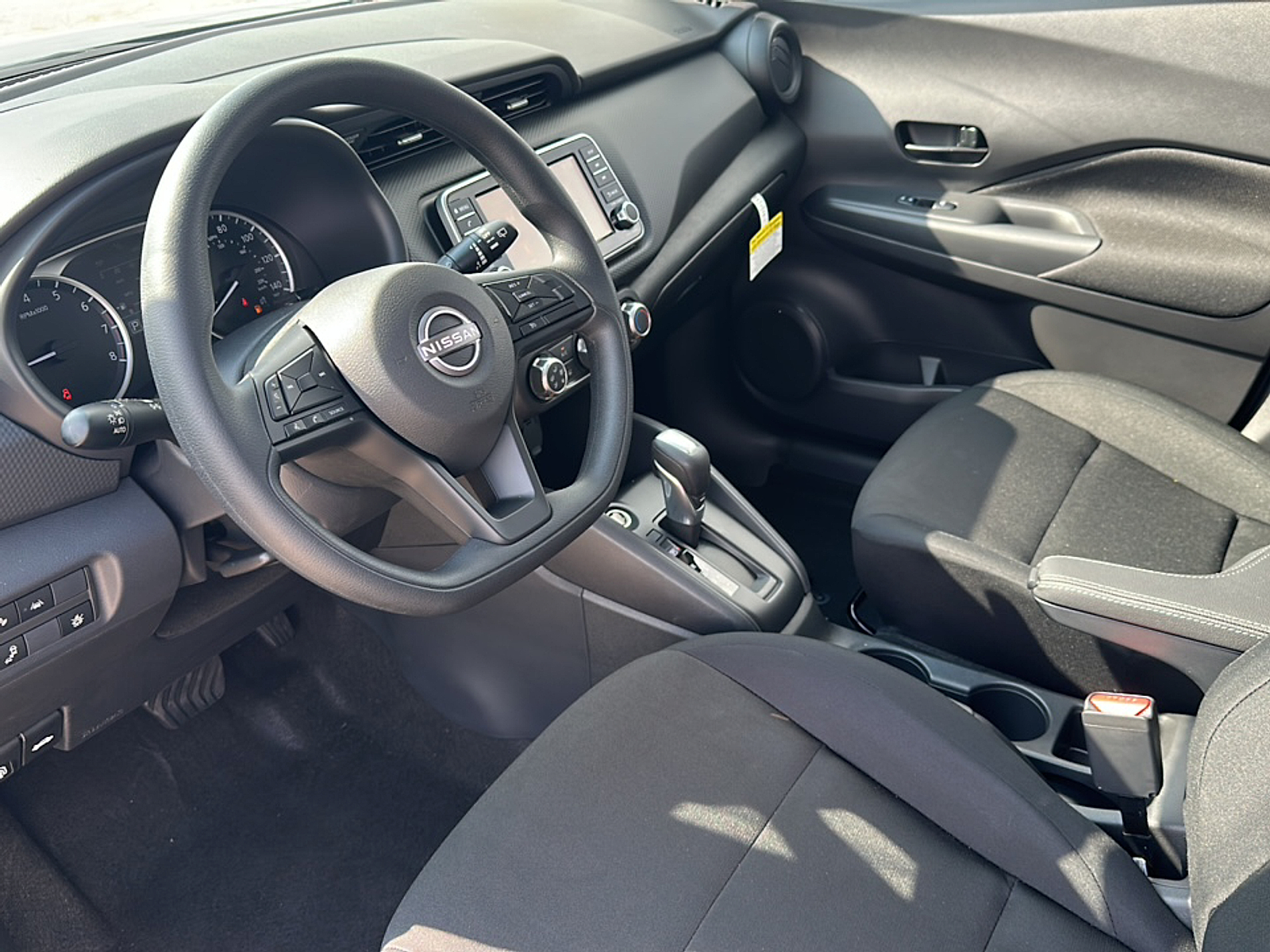 2025 Nissan Kicks Play S photo 2