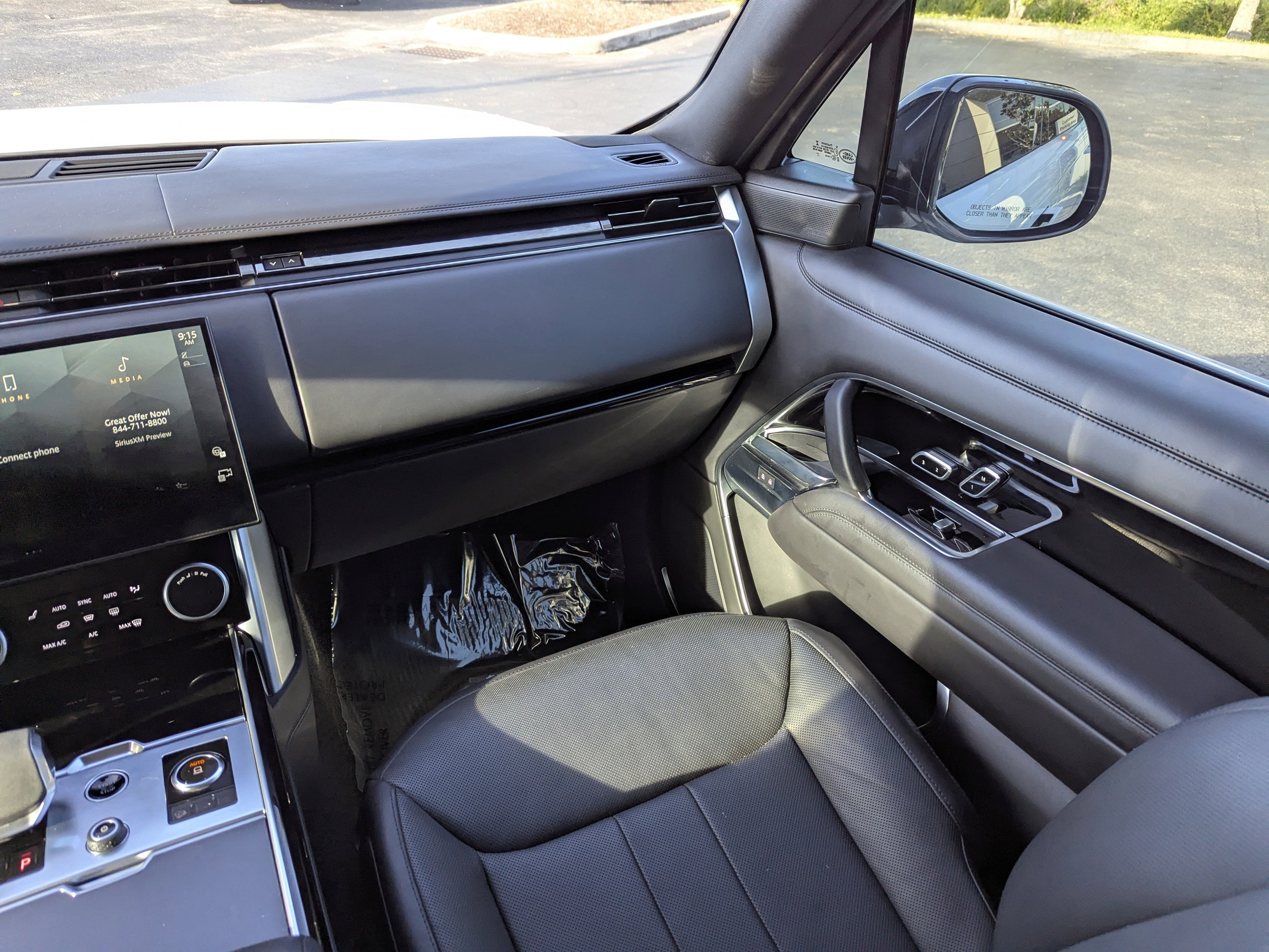 2023 Land Rover Range Rover SE photo 14