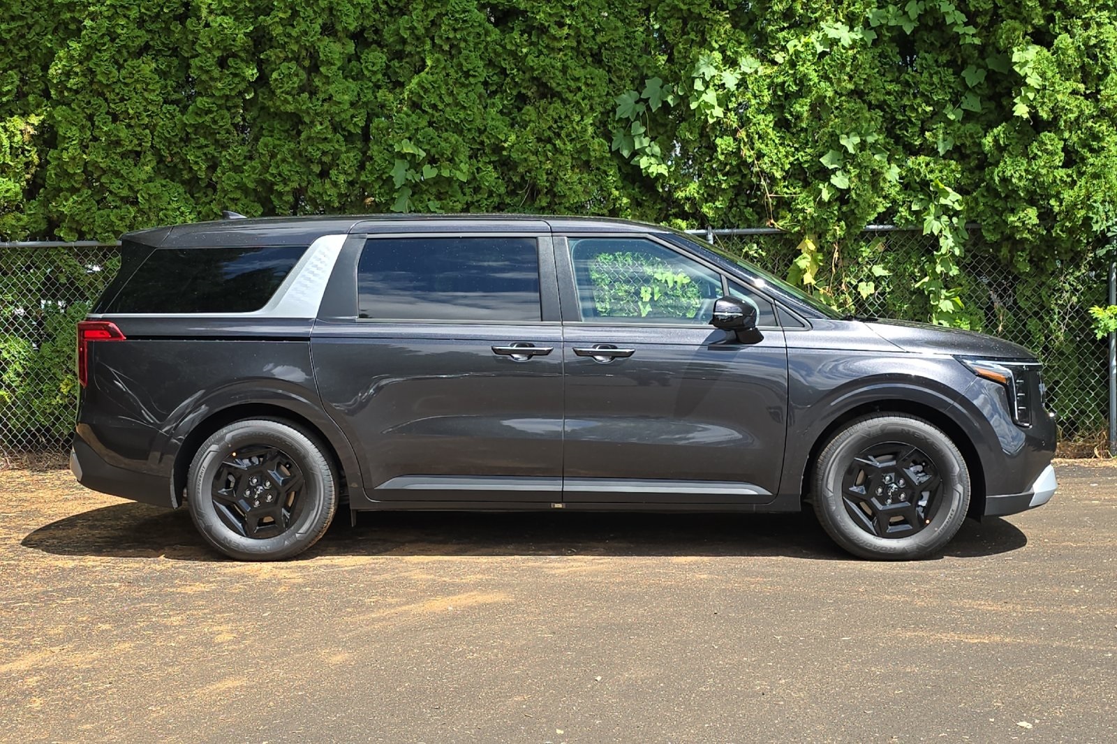 2026 Kia Carnival LXS photo 2