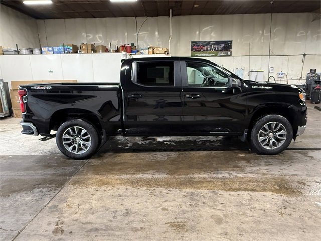 2025 Chevrolet Silverado 1500 LT photo 3
