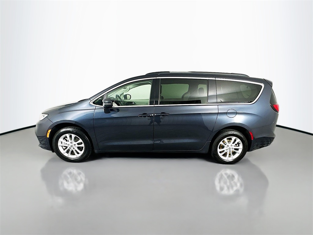 2021 Chrysler Pacifica Touring photo 9