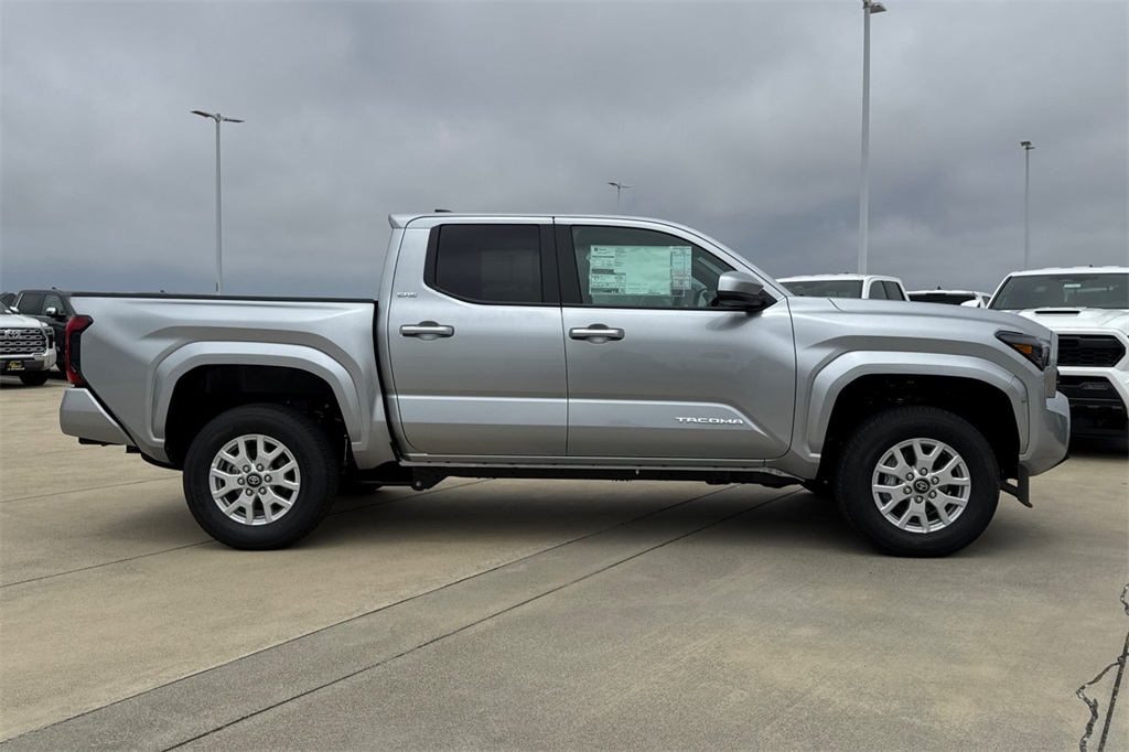 2025 Toyota Tacoma SR5 Double Cab photo 3